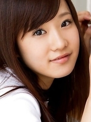 Kana Yuuki exposes nasty behind in short pants outdoor